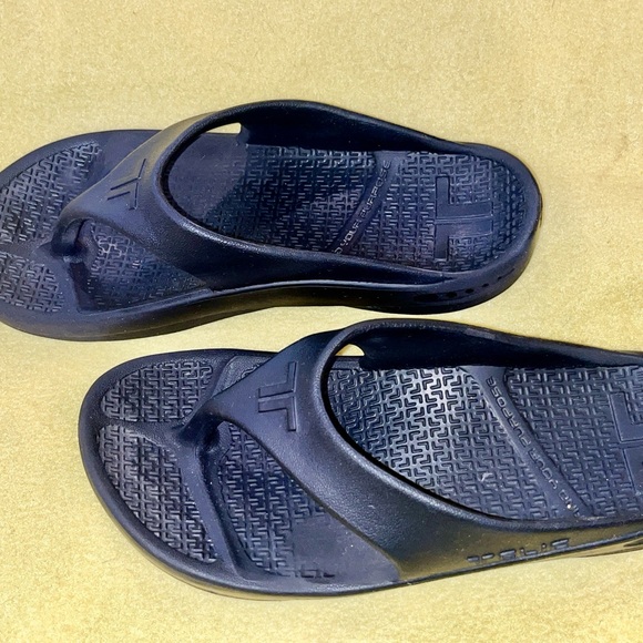 Telic Terox Energy Recovery Flip Flop Women’s Black Sandals - Women’s XS (US 5) - Picture 4 of 9